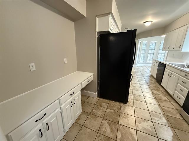 Building Photo - 318 Shade tree St