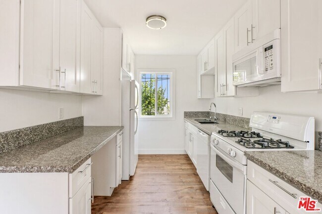 Building Photo - 1212 W 107th St