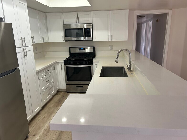 Building Photo - 4760 Templeton St