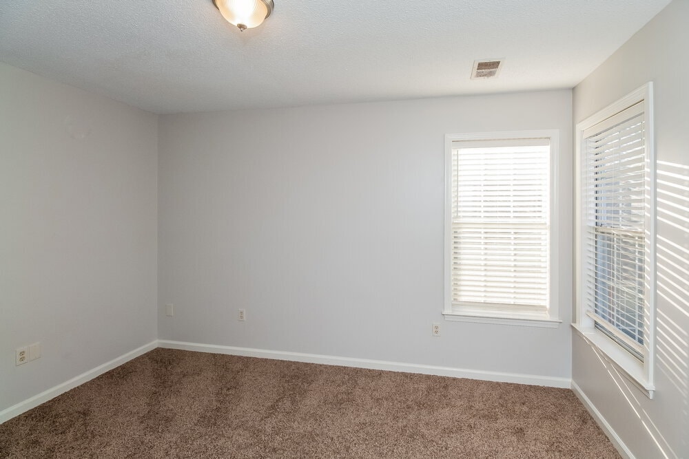 Building Photo - 5996 Southbend Ln