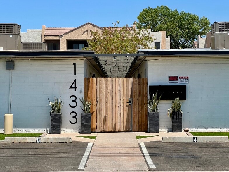 Building Photo - 1433 S Kenneth Pl