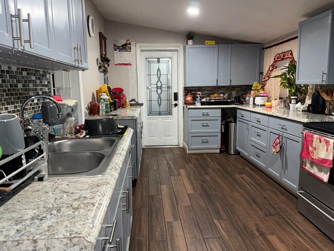 Building Photo - 2615 N Beaumont Ave