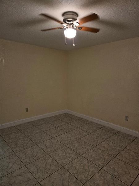 Building Photo - 5461 SW 38th Ct