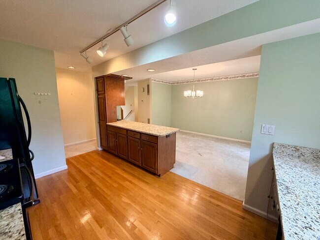 Building Photo - 40 Crossroads Ln