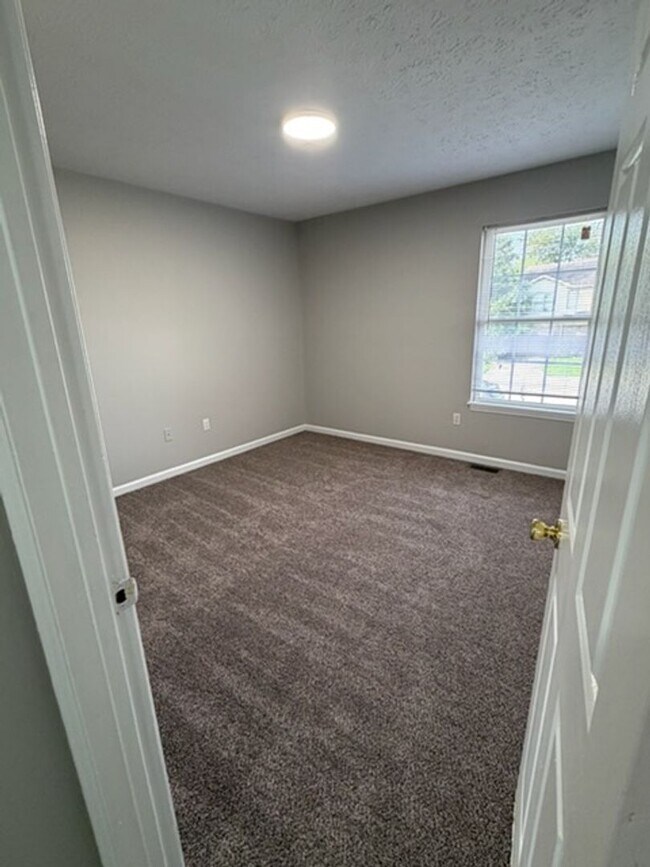 Building Photo - 211 Aqueduct Dr