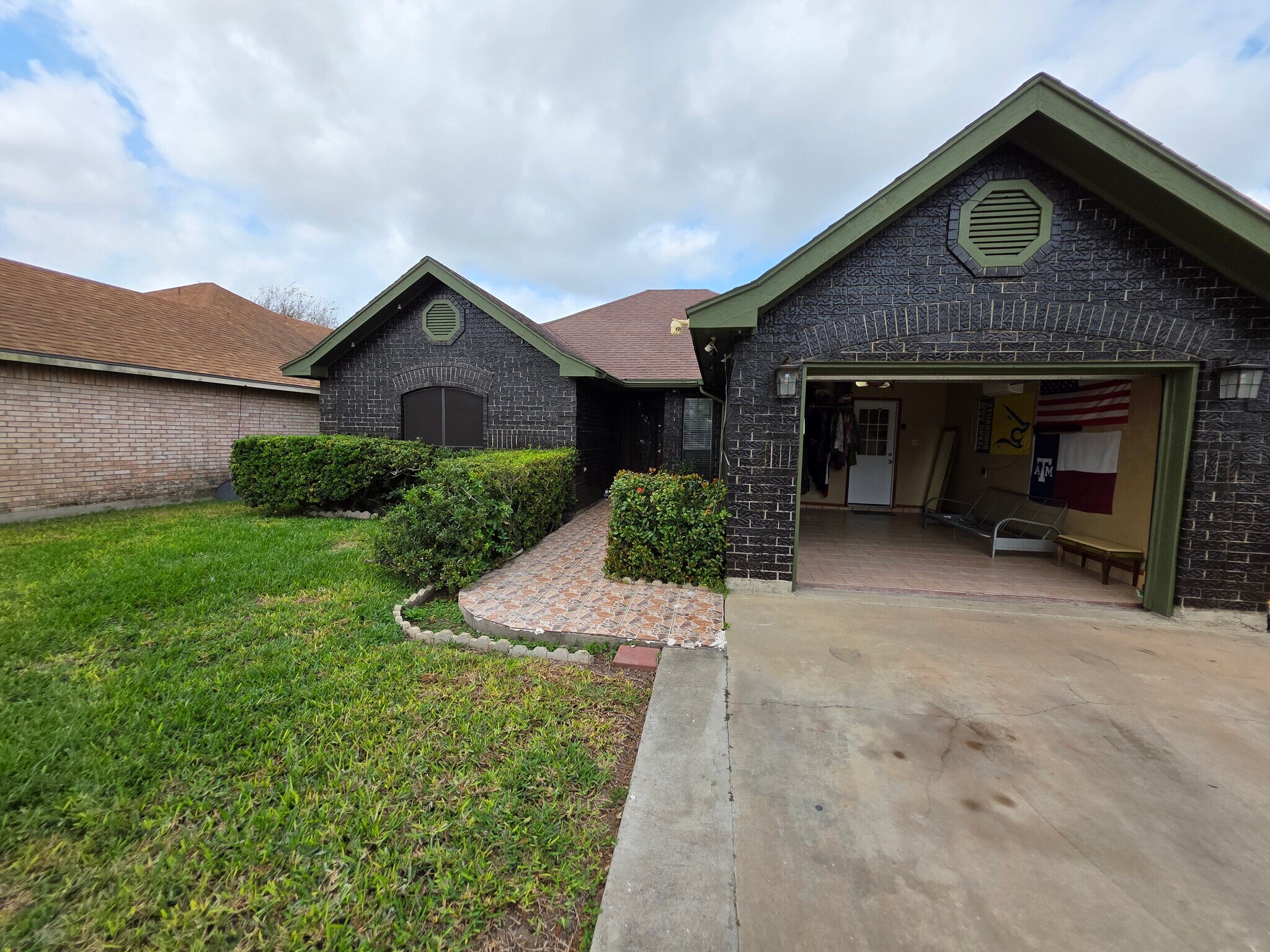 Building Photo - 209 La Silla Dr