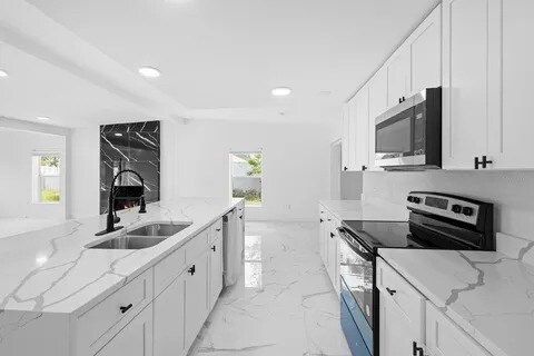 Building Photo - 1511 E Horatio Ave