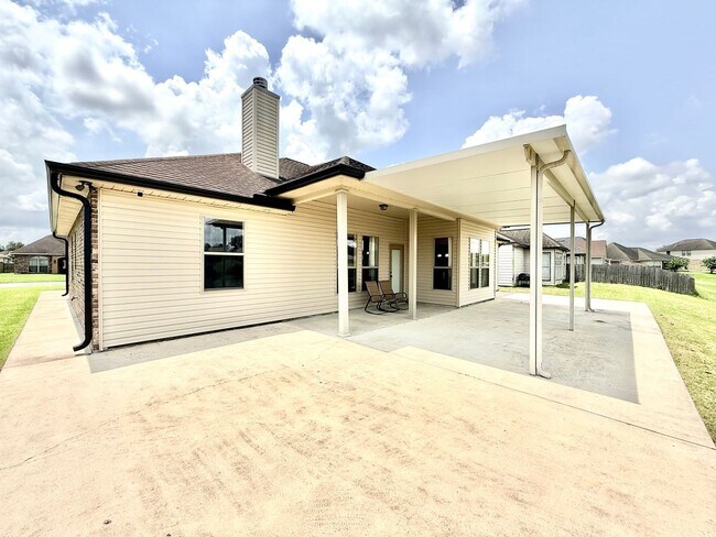 Building Photo - 39122 Bayou View Ave