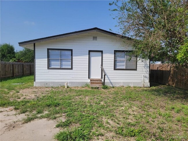 Building Photo - 608 E Loeb St