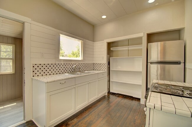 Building Photo - 309 Lowry St