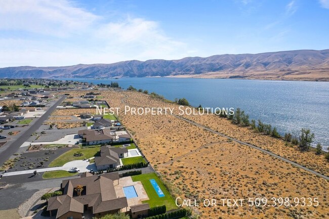 Building Photo - Jaw Dropping Home Overlooking the Columbia...