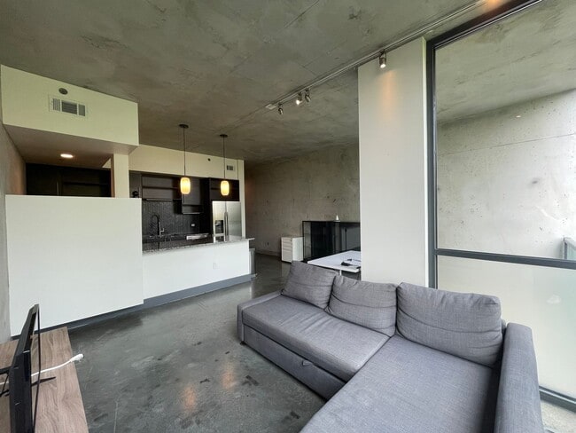 Building Photo - Awesome 1BR Loft Style Condo Overlooking Midtown!