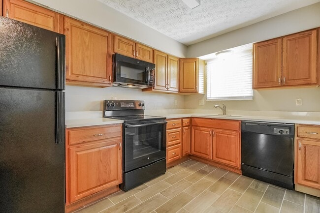 Building Photo - 6560 Benjamin Dr