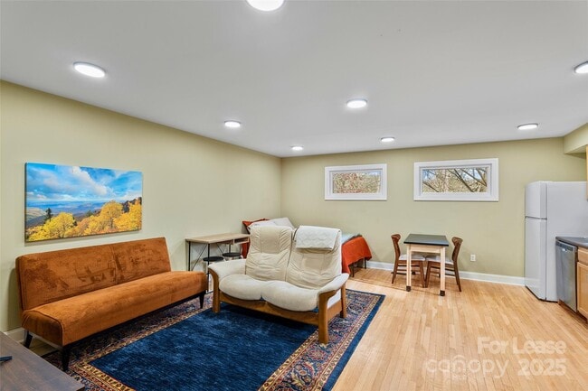 Building Photo - 5 Elmore St