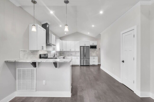 Building Photo - Stunning 3-Bedroom, 2-Bathroom Home Featuring Open-Concept Luxury Living $2150/mo rent
