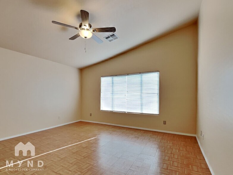 Building Photo - 12813 W Aster Dr