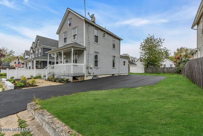 Building Photo - 108 Catherine St