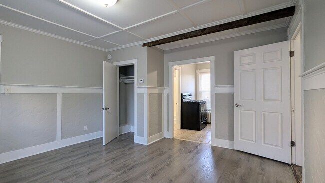 Primary Photo - 2 Silver Pl