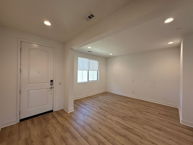 Building Photo - 39338 Stirrup Ct