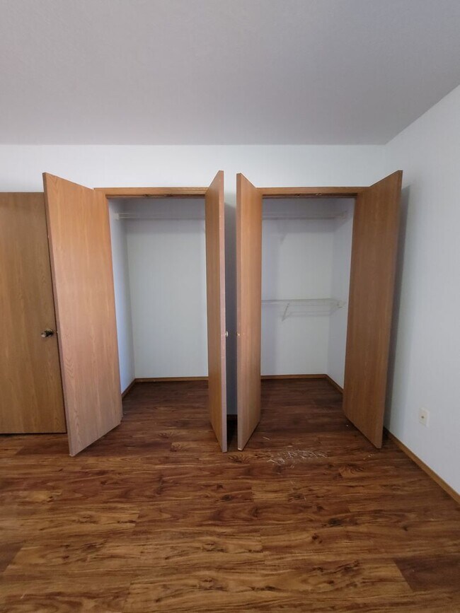 Building Photo - Cute 1 Bedroom 1 Bathroom Apartment near s...