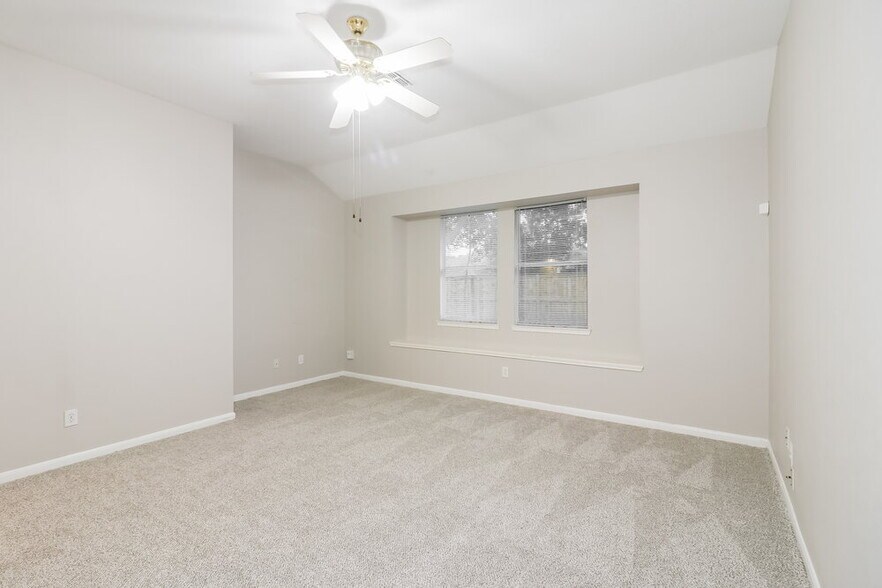 Building Photo - 8919 Green Ray Dr