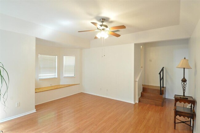 Building Photo - 9902 Talleyran Dr