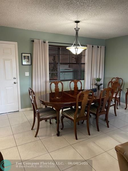 Building Photo - 671 E 59th St