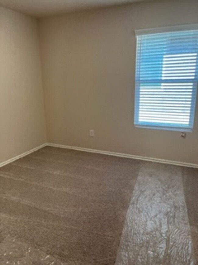 Building Photo - BRAND NEW HOME!