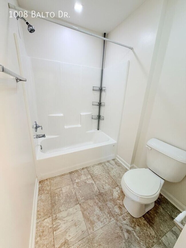 Building Photo - 1008 Balto Dr