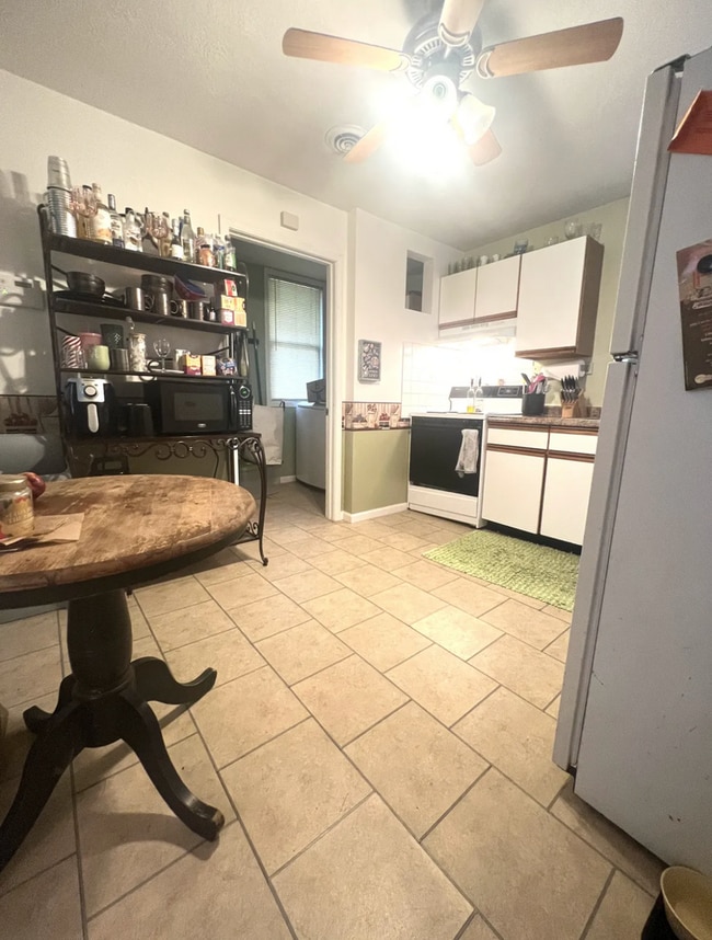 Building Photo - 933 S 4th St