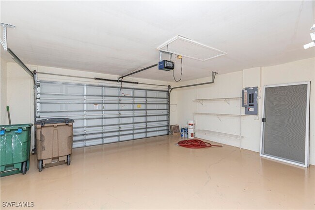 Building Photo - 2112 NE 15th Pl