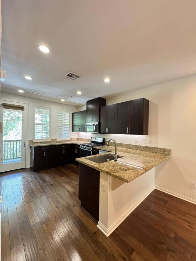Building Photo - 2.0 bedroom in Azusa California 91702