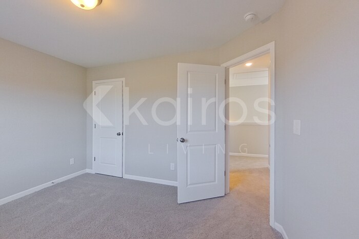 Building Photo - 928 Silent Barge Cv