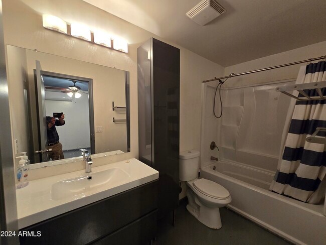 Building Photo - 2302 N 36th St