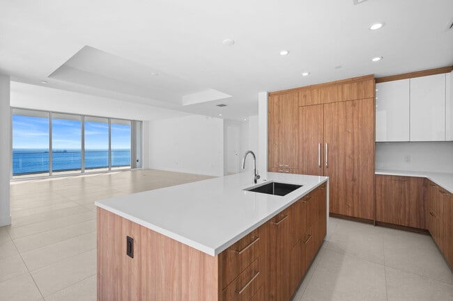 Building Photo - 151 N Seabreeze Blvd