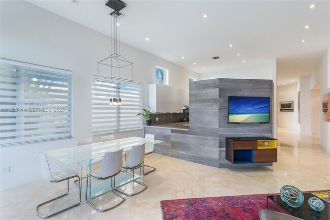 Building Photo - 1651 NE 196th St