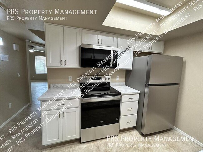 Building Photo - 551 S Lesueur-Unit 2