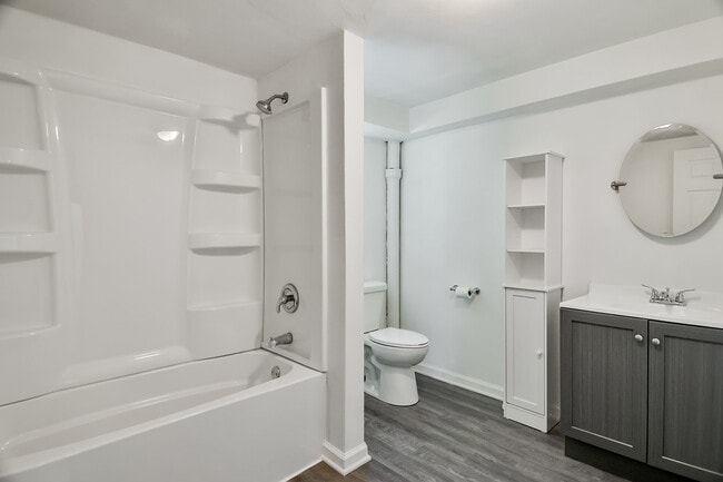 Building Photo - 402 Marquette Rd