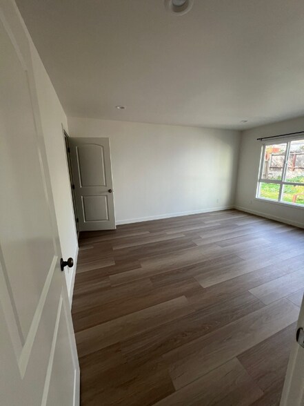 Building Photo - 10 Pueblo St