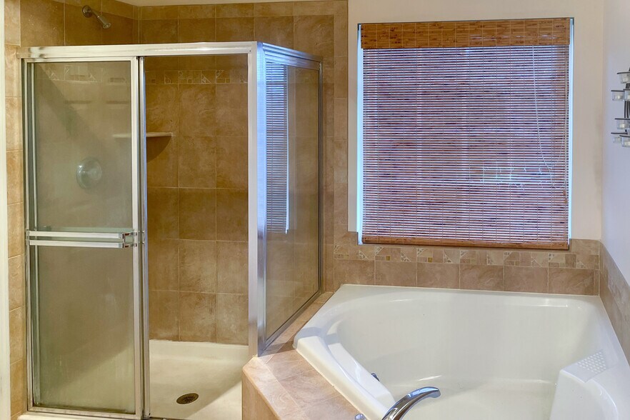 Building Photo - 35270 Overlook Dr