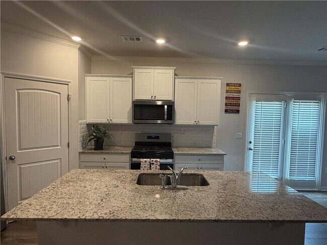 Building Photo - 3101 Greyton Dr