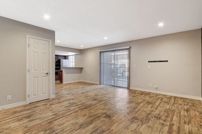 Building Photo - 5240 Indian River Dr