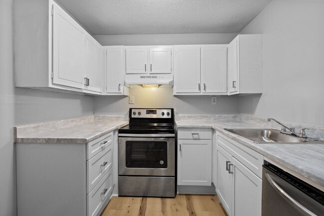 Building Photo - 500 Umstead Dr