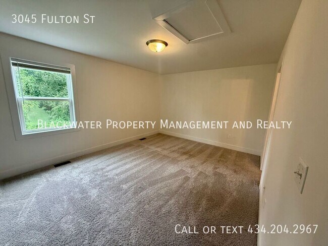 Building Photo - 3045 Fulton St
