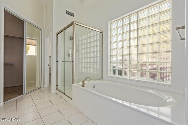 Building Photo - 12063 E Bella Vista Cir