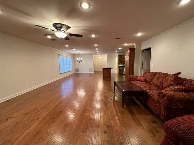 Building Photo - Fully Updated Executive Rental - FREE MONT...