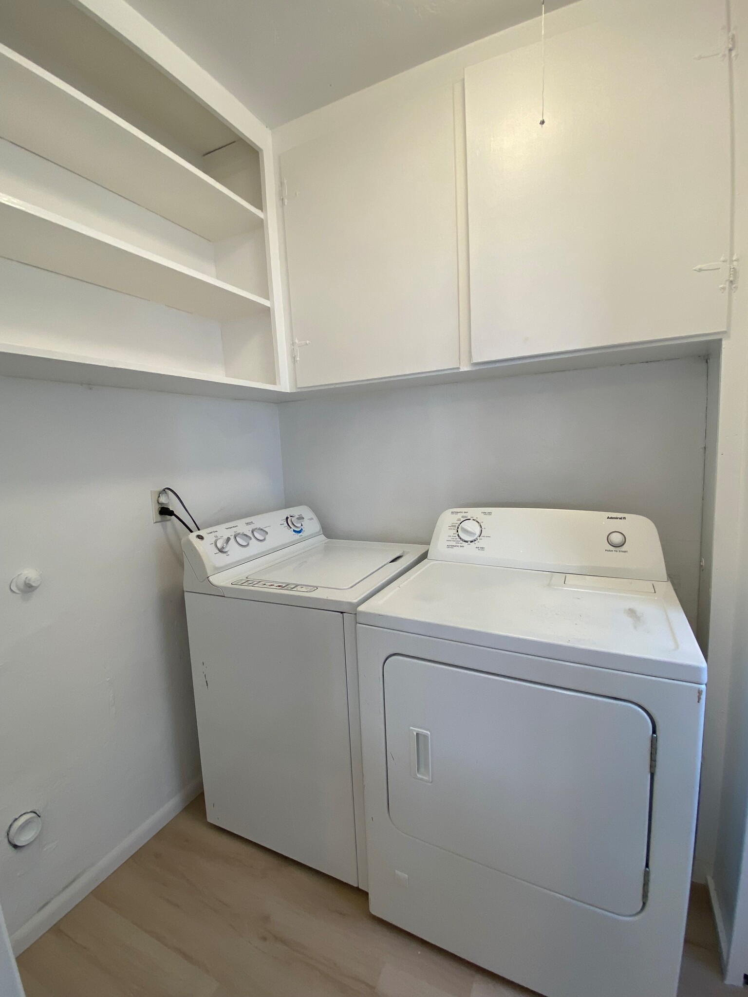 Full-sized washer and dryer - 1976 Missouri St