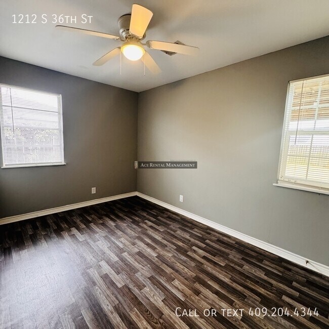Building Photo - 1212 S 36th St