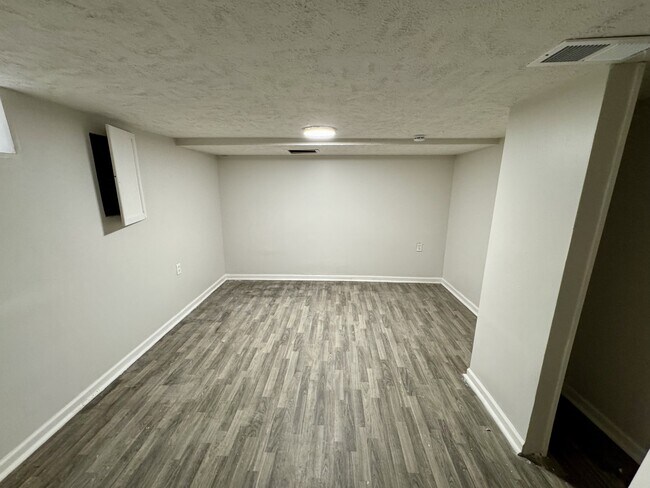 Building Photo - 4725 N 60th St