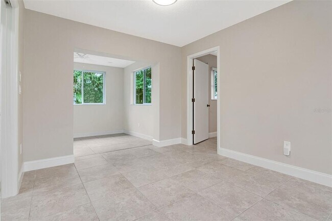 Building Photo - 2958 Dundee Dr